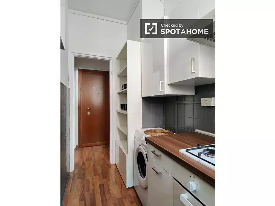 Immagine 14 di Ufficio in affitto  in Via Lorenteggio a Milano