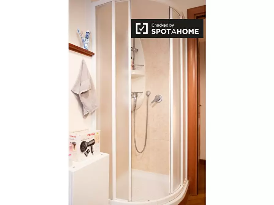 Immagine 9 di Camera condivisa in affitto  in Via Bonaventura Cerretti a Roma