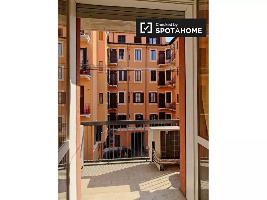 Immagine 13 di Camera condivisa in affitto  in Viale Monza a Milano