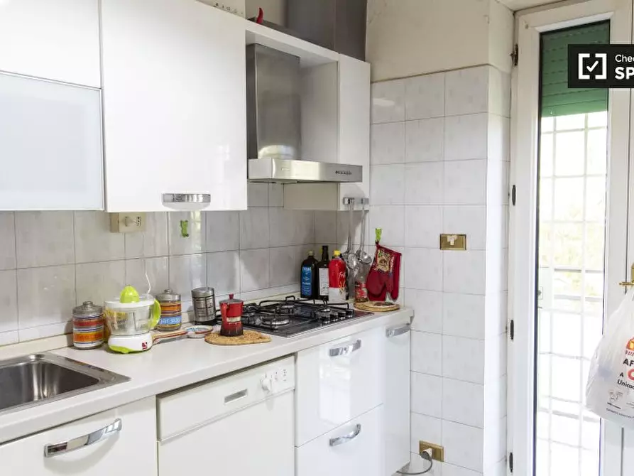 Immagine 3 di Camera condivisa in affitto  in Via di Torrevecchia a Roma