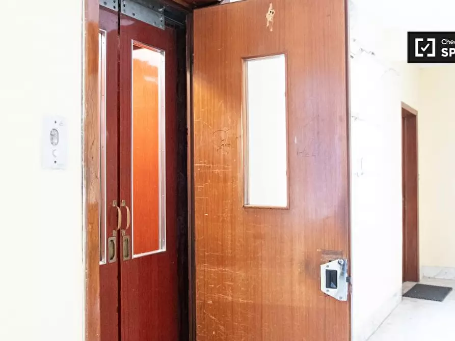 Immagine 15 di Camera condivisa in affitto  in Via Venzone a Roma