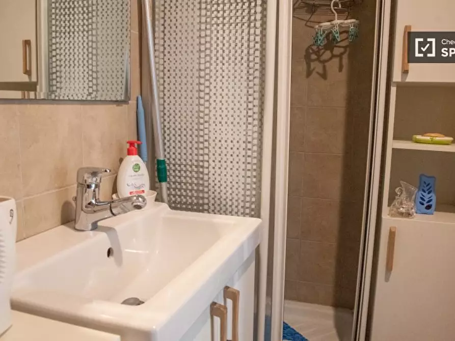 Immagine 11 di Appartamento in affitto  in Via Casalmonferrato a Roma