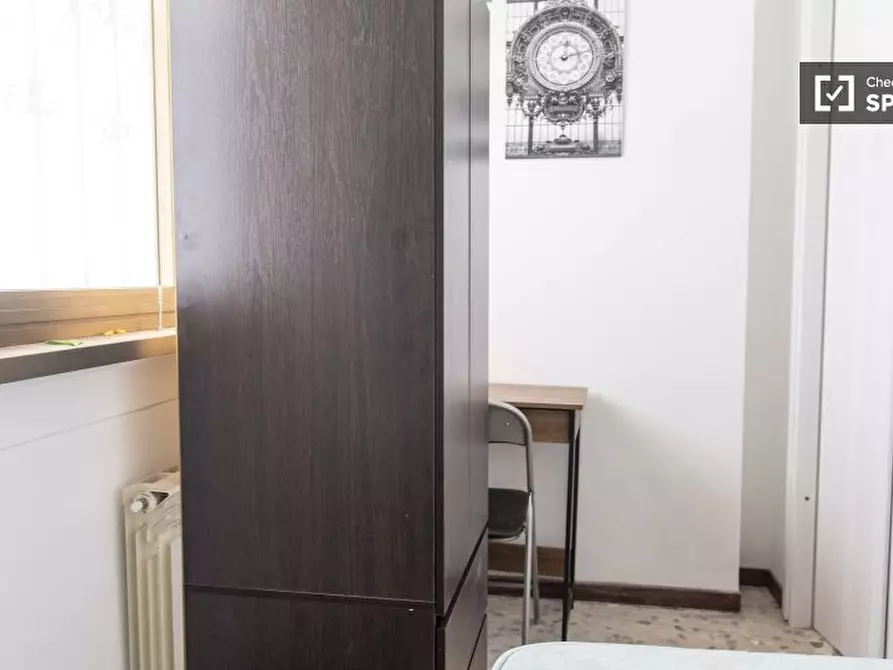 Immagine 3 di Camera condivisa in affitto  in Via Gregorio Ricci Curbastro a Roma