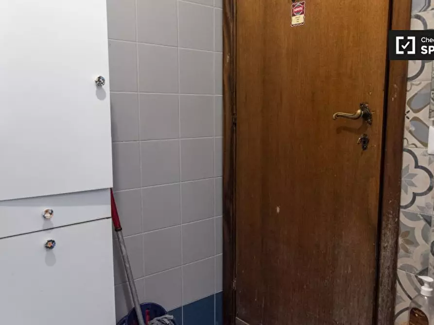 Immagine 16 di Camera condivisa in affitto  in Via Renato Simoni a Roma