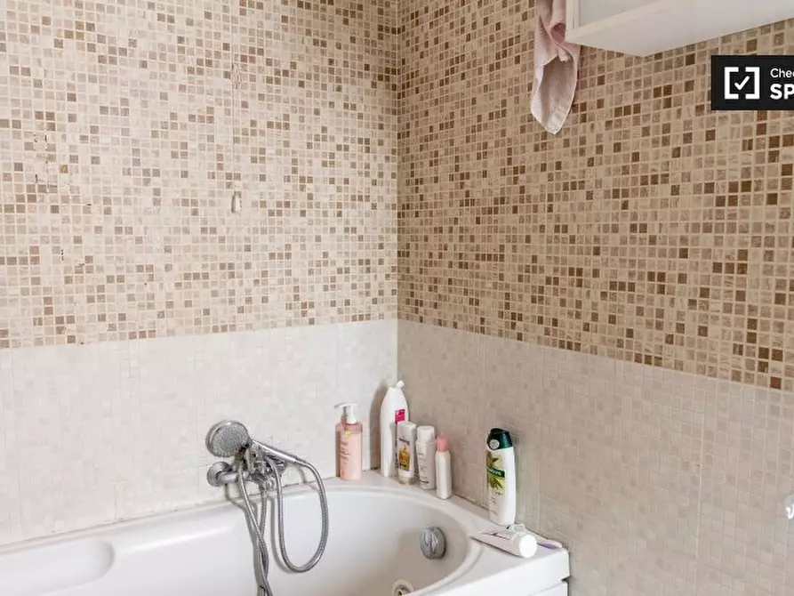 Immagine 5 di Camera condivisa in affitto  in Via Baldassarre Orero, 00159 Roma RM, Italy a Roma