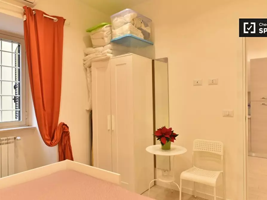 Immagine 12 di Appartamento in affitto  in Via dei Conciatori a Roma