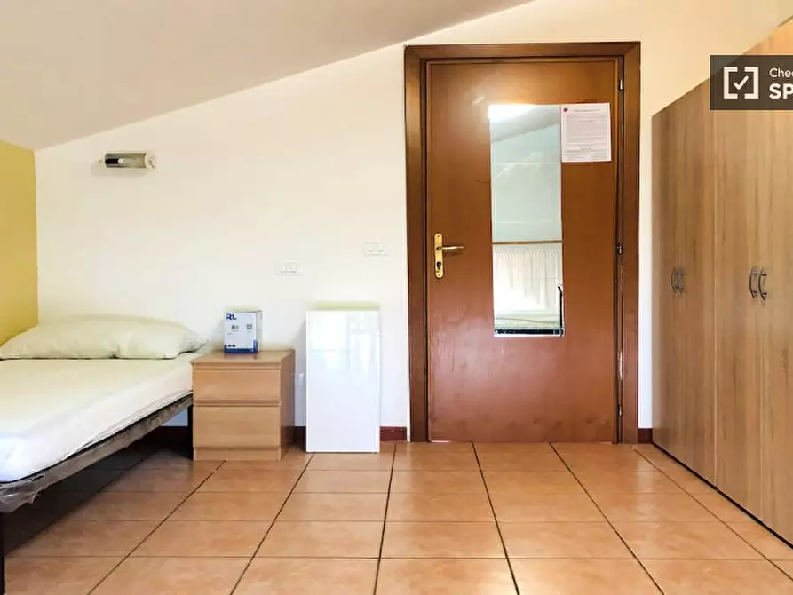 Immagine 1 di Camera condivisa in affitto  in Via Alessandro Brisse a Roma