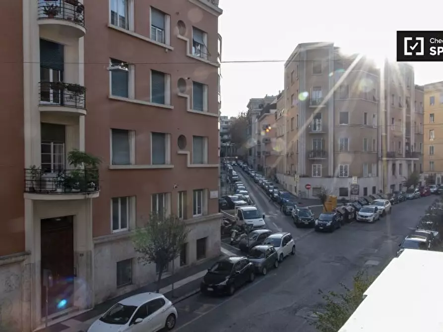 Immagine 12 di Camera condivisa in affitto  in Via Lima a Roma