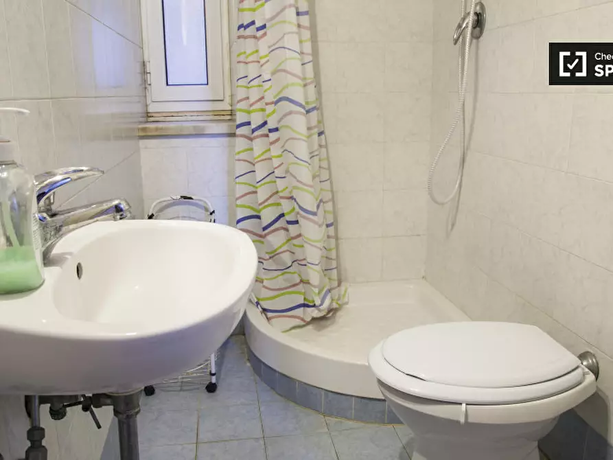 Immagine 12 di Camera condivisa in affitto  in Circonvallazione Nomentana a Roma