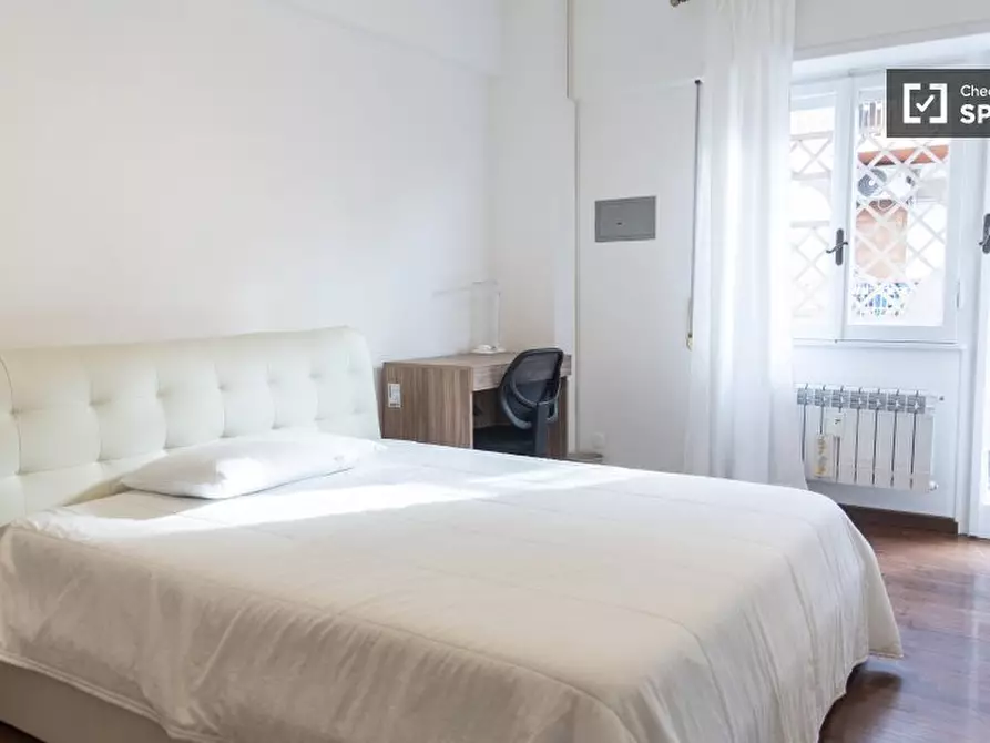 Immagine 5 di Camera condivisa in affitto  in Via Antonino Pio a Roma