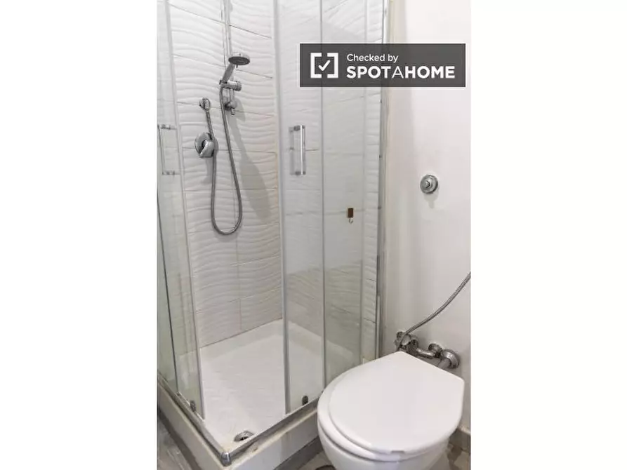 Immagine 8 di Ufficio in affitto  in Via Lardaria a Roma