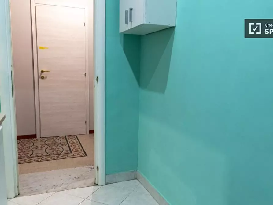 Immagine 11 di Camera condivisa in affitto  in Via Napoleone III a Roma