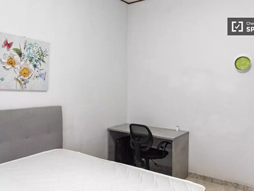 Immagine 3 di Camera condivisa in affitto  in Via Genzano a Roma