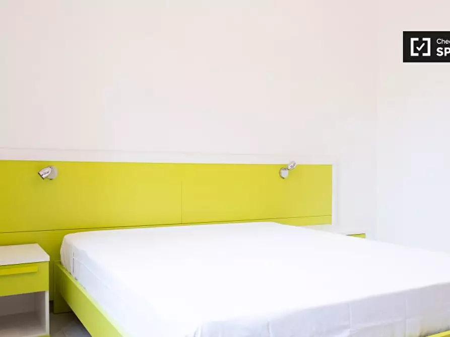 Immagine 2 di Camera condivisa in affitto  in Via dei Giovi a Roma