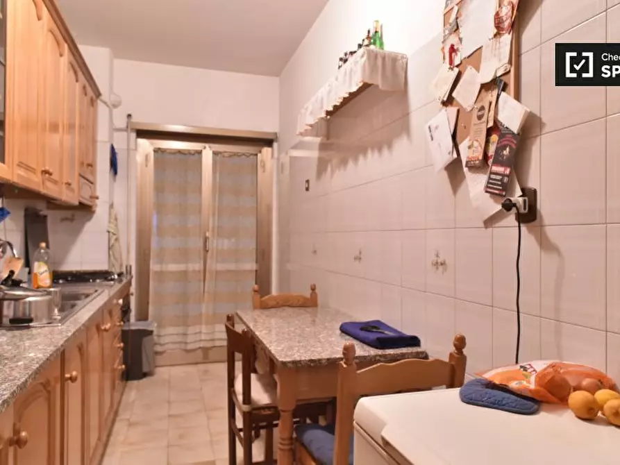 Immagine 7 di Camera condivisa in affitto  in Via Masurio Sabino, 00175 Roma RM, Italy a Roma