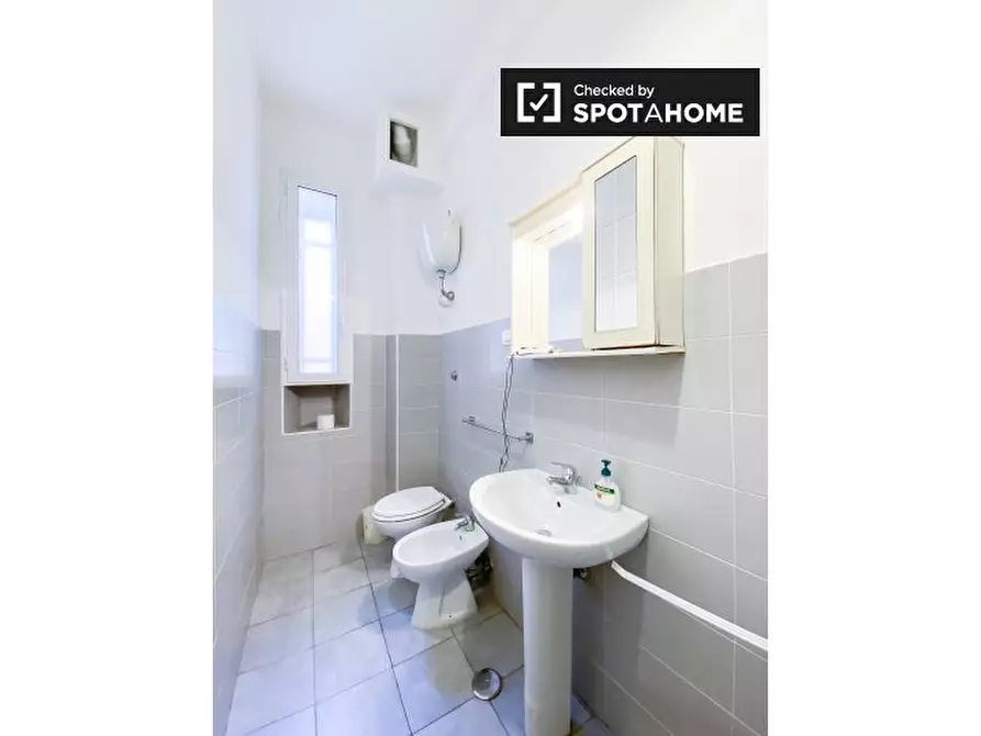 Immagine 15 di Camera condivisa in affitto  in Via Massaciuccoli a Roma