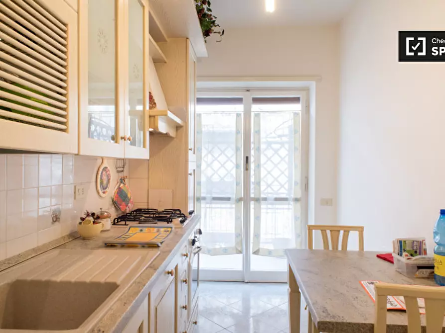 Immagine 9 di Camera condivisa in affitto  in Via Nicolò da Pistoia a Roma