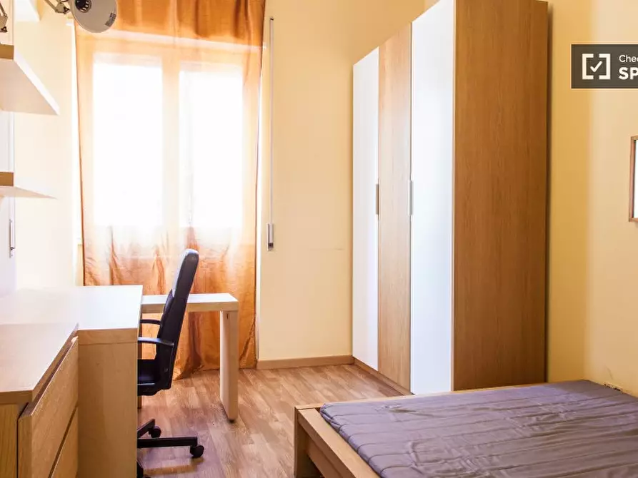 Immagine 2 di Camera condivisa in affitto  in Viale Jonio a Roma