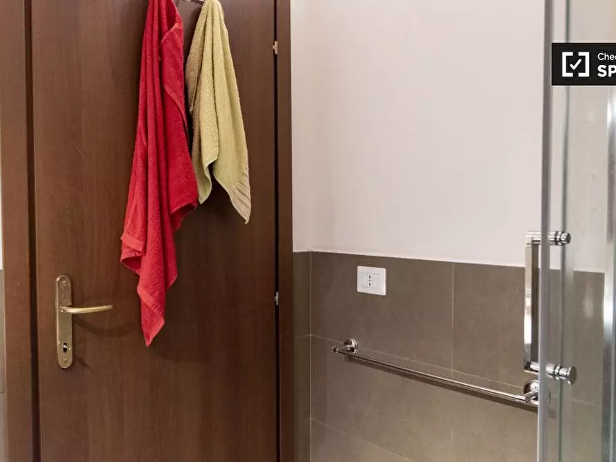 Immagine 19 di Camera condivisa in affitto  in Via Principe Amedeo a Roma