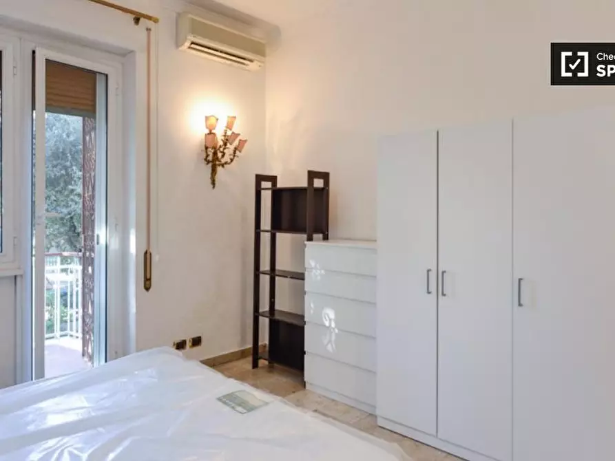 Immagine 3 di Camera condivisa in affitto  in Via Dodecaneso, 00144 Roma RM, Italy a Roma