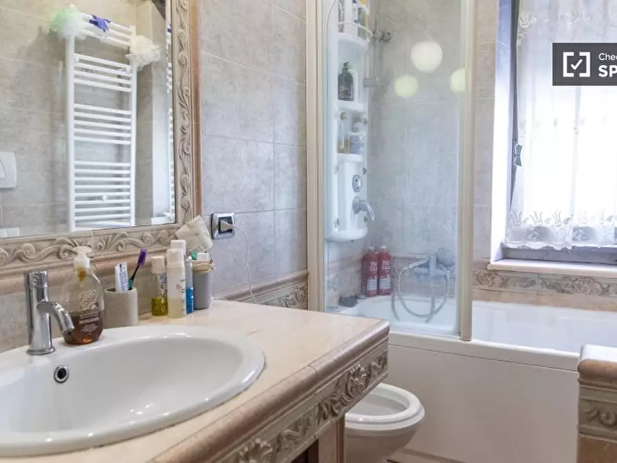 Immagine 16 di Camera condivisa in affitto  in Via Canzone del Piave a Roma