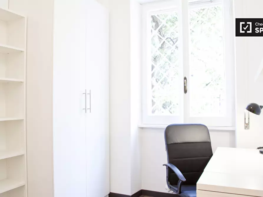 Immagine 12 di Camera condivisa in affitto  in Via Temistocle Calzecchi Onesti a Roma