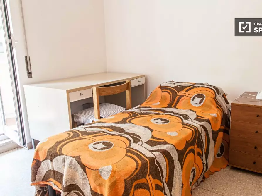 Immagine 1 di Camera condivisa in affitto  in Via Calpurnio Fiamma a Roma