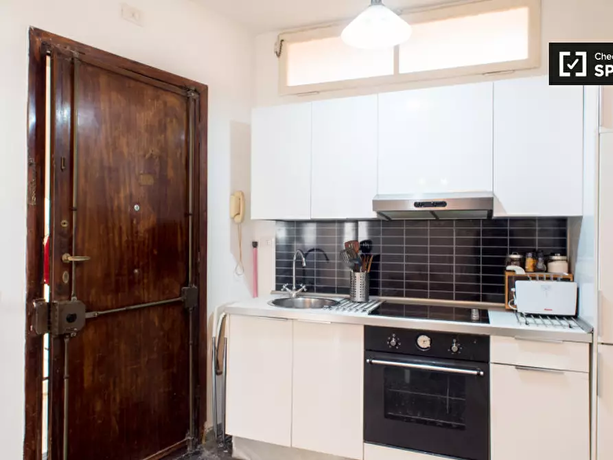 Immagine 8 di Camera condivisa in affitto  in Via Casilina a Roma