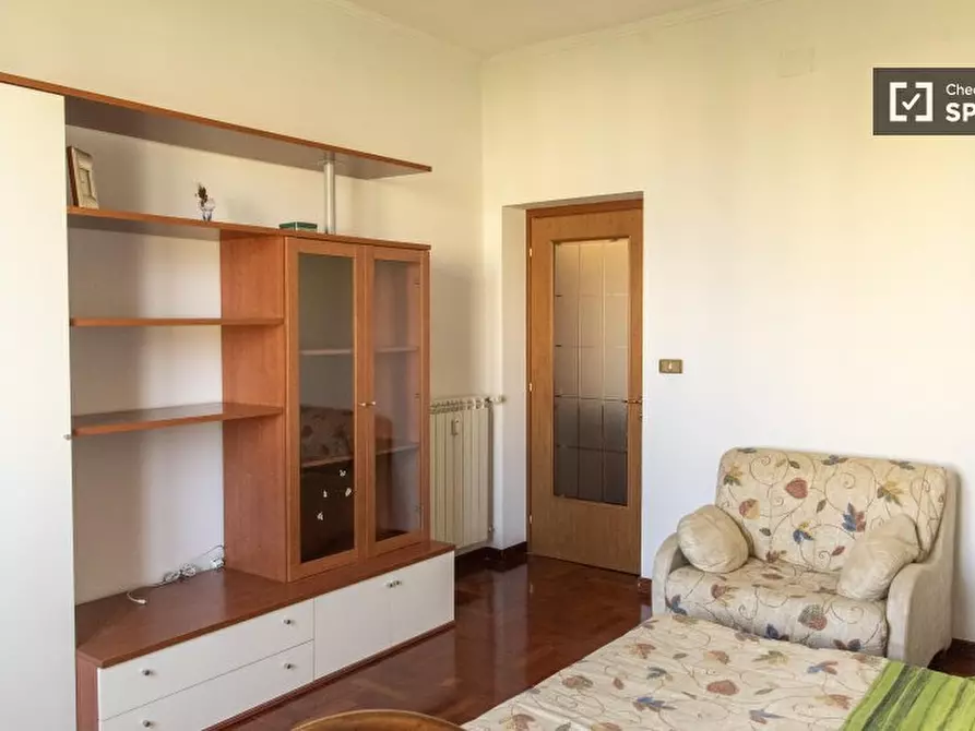 Immagine 3 di Camera condivisa in affitto  in Piazza Ragusa a Roma