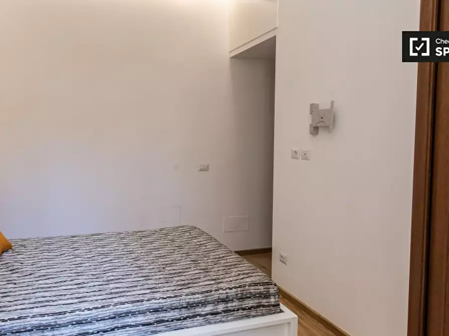 Immagine 1 di Camera condivisa in affitto  in Viale Furio Camillo, 00181 Roma RM, Italy a Roma