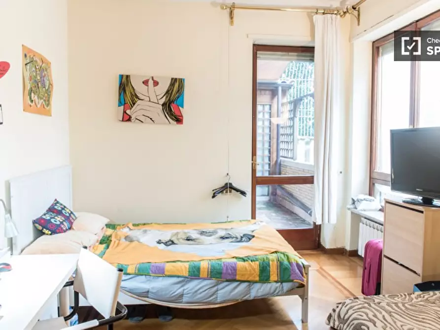 Immagine 2 di Camera condivisa in affitto  in Via Guattani a Roma