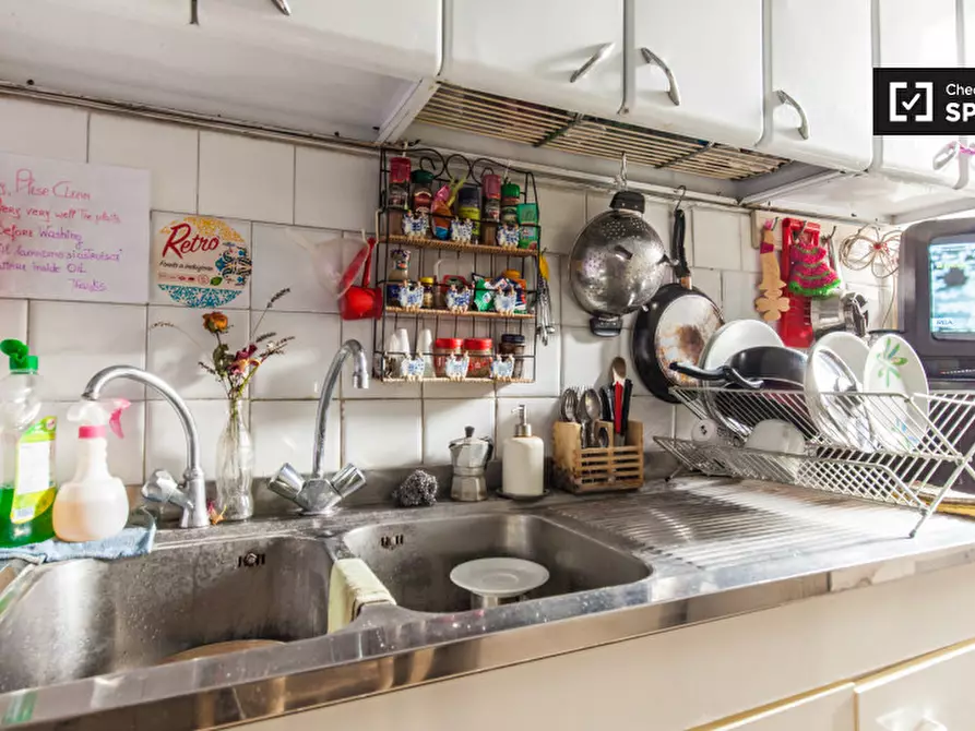 Immagine 6 di Camera condivisa in affitto  in Via Amiterno a Roma