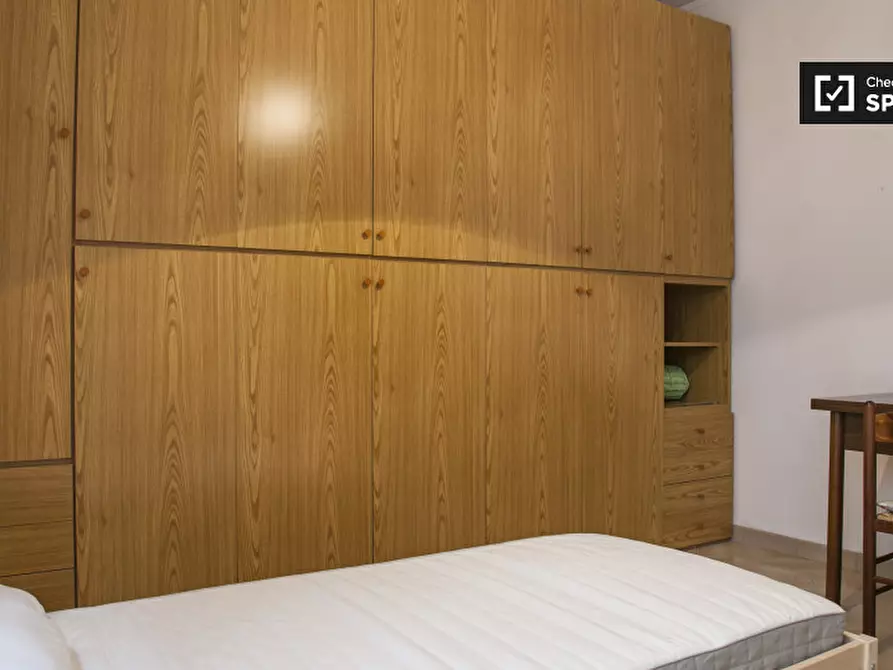 Immagine 18 di Camera condivisa in affitto  in Via Sestio Menas a Roma