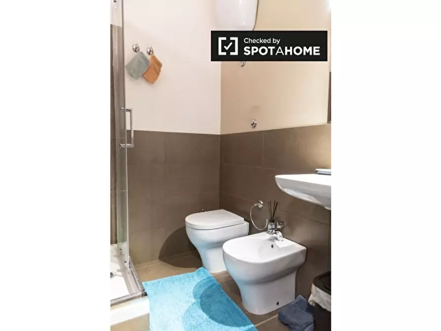 Immagine 17 di Camera condivisa in affitto  in Via Principe Amedeo a Roma