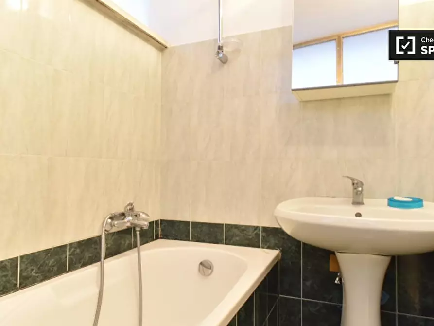 Immagine 10 di Camera condivisa in affitto  in Via Luciano Zuccoli a Roma