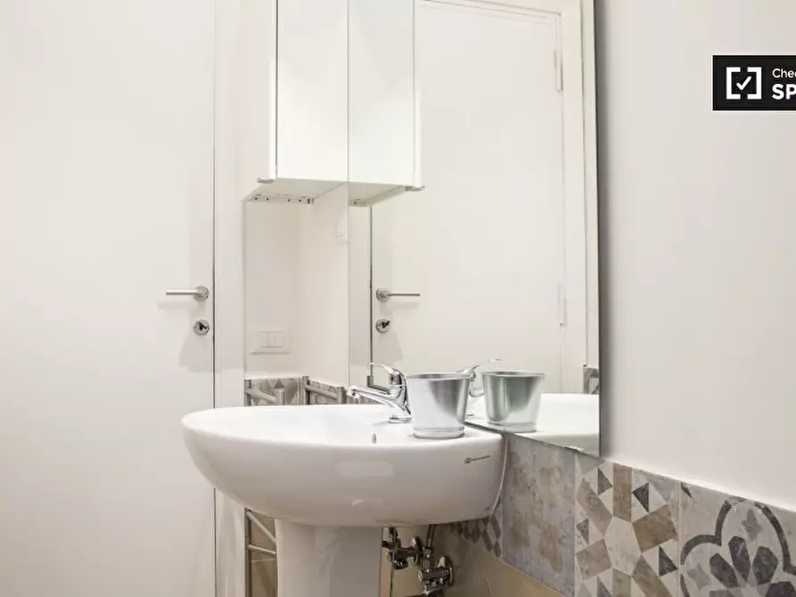 Immagine 8 di Camera condivisa in affitto  in Via Temistocle Calzecchi Onesti a Roma