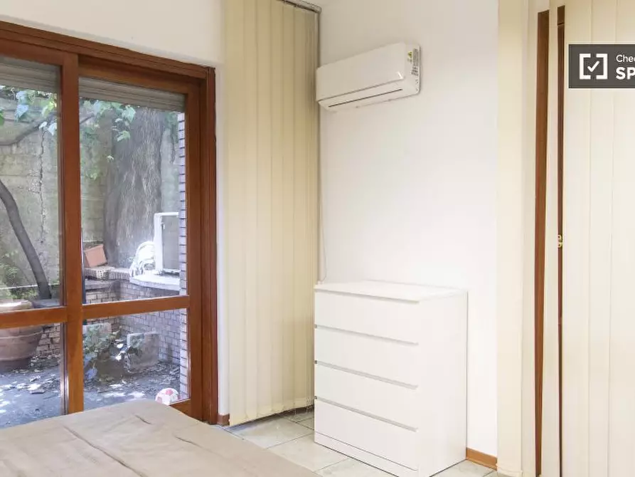 Immagine 5 di Camera condivisa in affitto  in Via di Villa Severini a Roma