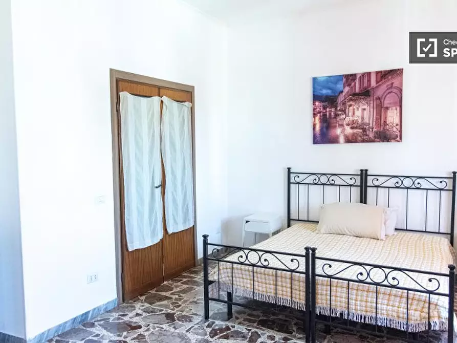 Immagine 1 di Camera condivisa in affitto  in Via della Massimilla a Roma