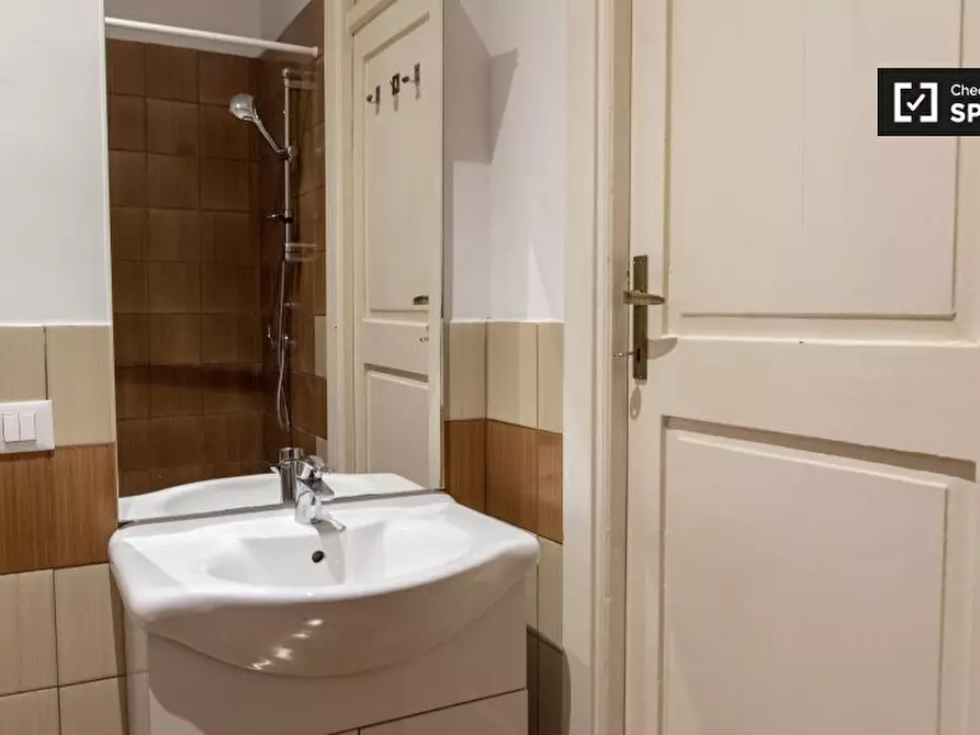 Immagine 6 di Camera condivisa in affitto  in Viale Regina Margherita a Roma