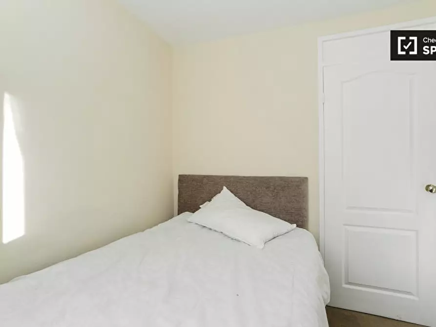 Immagine 2 di Camera condivisa in affitto  in Evenwood Close a Wandsworth