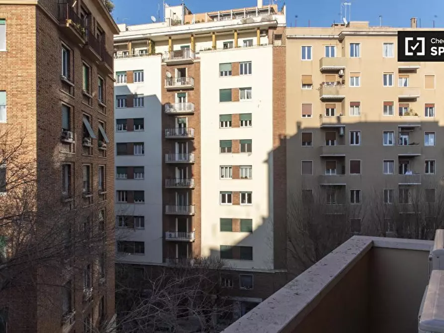 Immagine 9 di Camera condivisa in affitto  in Largo Ettore Marchiafava a Roma