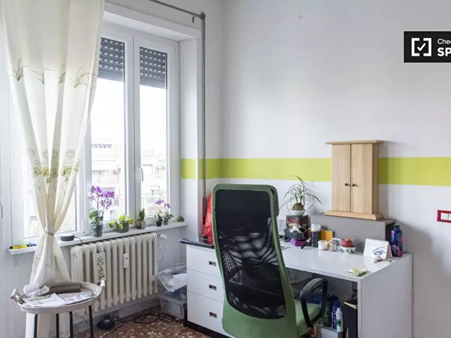 Immagine 4 di Camera condivisa in affitto  in Viale Palmiro Togliatti a Roma