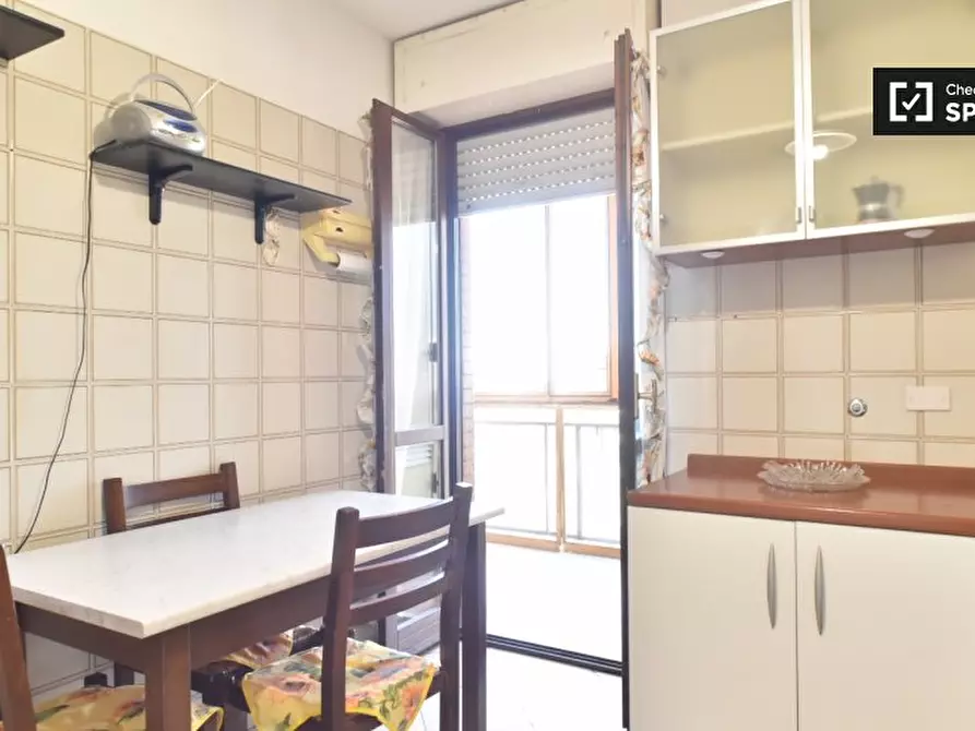 Immagine 6 di Camera condivisa in affitto  in Via Tullio Garbari, 00125 Roma RM, Italy a Roma