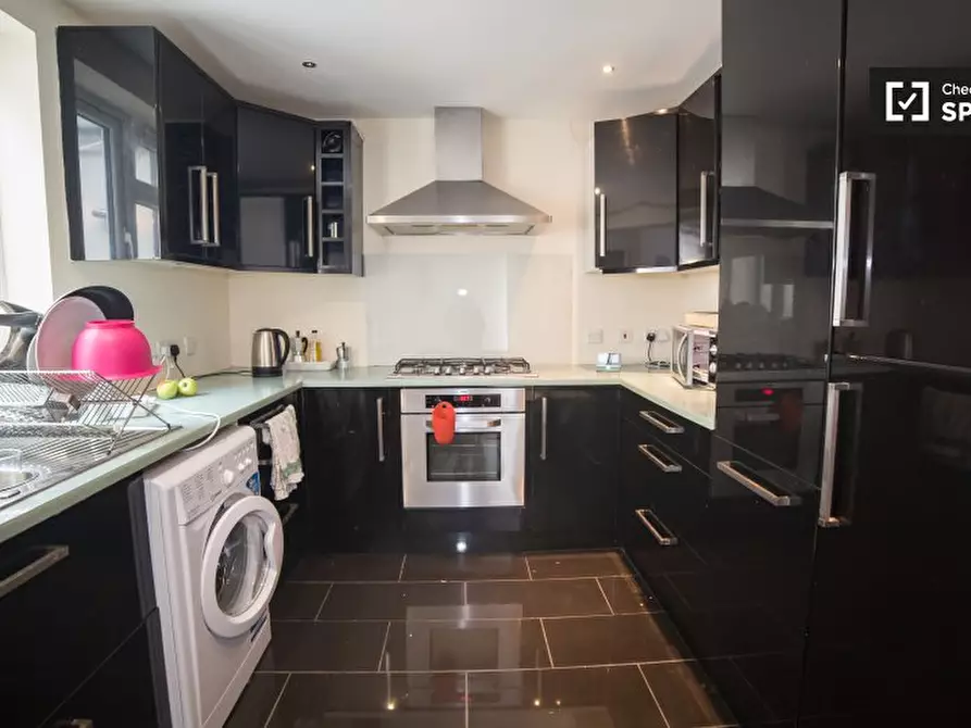 Immagine 4 di Camera condivisa in affitto  in Lower Richmond Road a Wandsworth