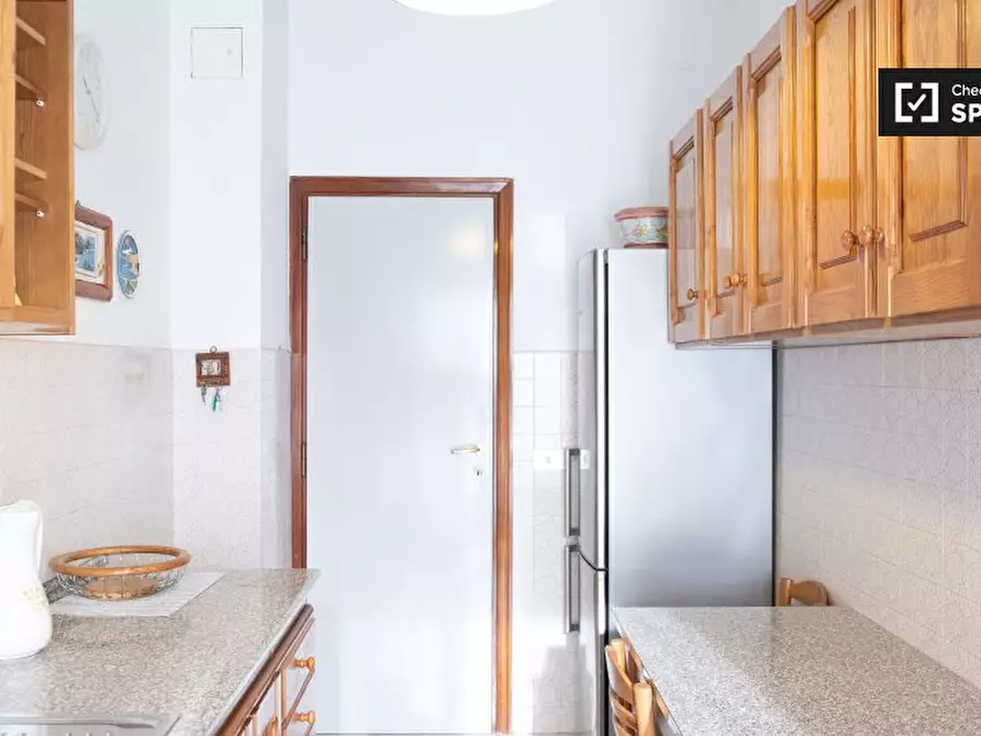 Immagine 8 di Camera condivisa in affitto  in Via Castroregio a Roma