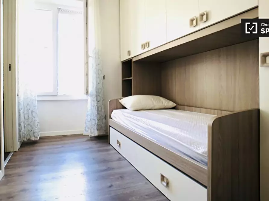 Immagine 14 di Camera condivisa in affitto  in Via Valdarno a Roma