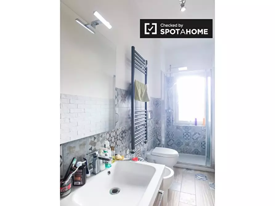 Immagine 11 di Camera condivisa in affitto  in Viale Giustiniano Imperatore a Roma