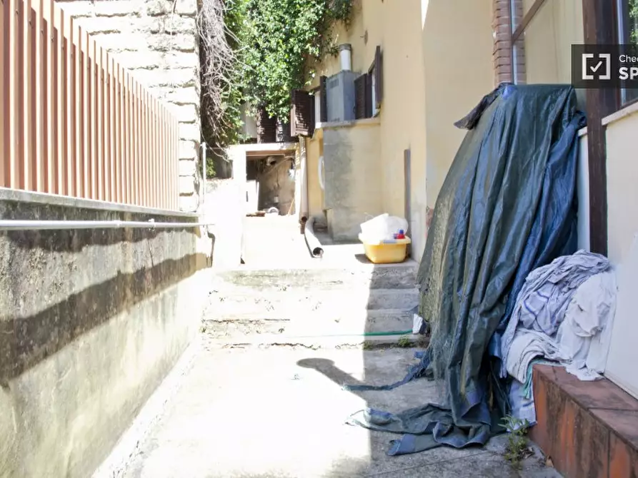 Immagine 18 di Camera condivisa in affitto  in Via dei Bonacolsi a Roma
