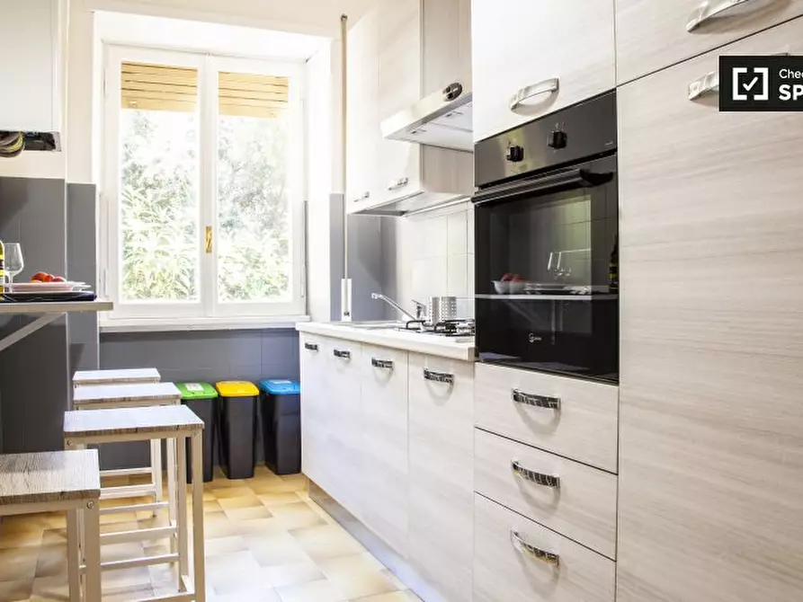 Immagine 5 di Camera condivisa in affitto  in Via degli Opimiani, 00174 Roma RM, Italy a Roma