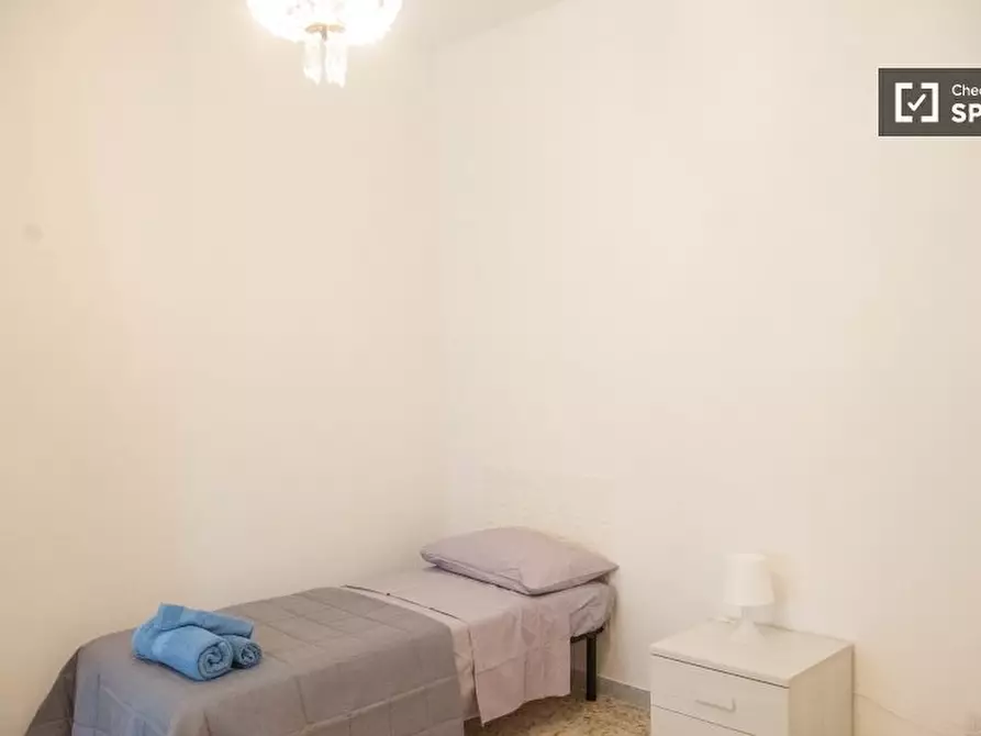 Immagine 11 di Camera condivisa in affitto  in Via Orbassano a Roma